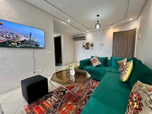 Et tv og/eller underholdning på Luxury Casablanca Studio - Close to Tram