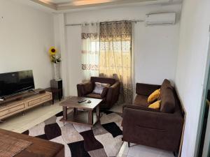 Et tv og/eller underholdning på Appartement 1 chambre a Bacongo