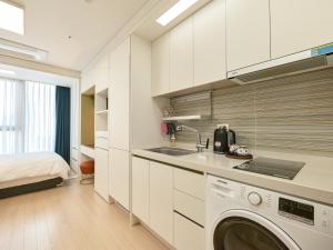 Køkken eller tekøkken på Seoul COMOCASA Fully Furnished Studio + 37 billeder