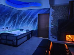 Ένα ή περισσότερα κρεβάτια σε δωμάτιο στο Blue Hole b&b Santeramo in colle e Jacuzzi Suite