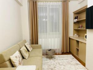 Et opholdsområde på Window to the Christmas market + 9 billeder