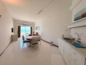 Køkken eller tekøkken på Penang Rainbow Paradise