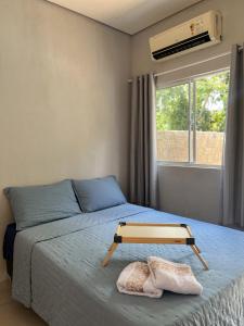 En eller flere senge i et værelse på Fica Aki - Hospedagem Alta Floresta