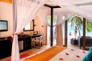 Postel nebo postele na pokoji v ubytování Vilamendhoo Island Resort & Spa