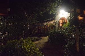 En have udenfor Hostal y Restaurante Chilltepe Ataco