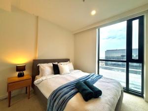 Postel nebo postele na pokoji v ubytování Stylish High-Rise at M-City Monash Uni & Cinema + 1 fotografie
