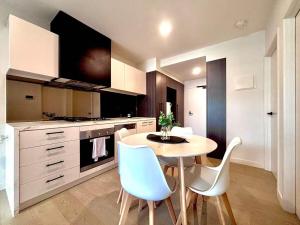 Kuchyň nebo kuchyňský kout v ubytování Stylish High-Rise at M-City Monash Uni & Cinema