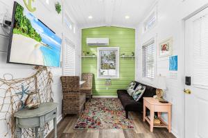 Posezení v ubytování Matlacha Tiny Village