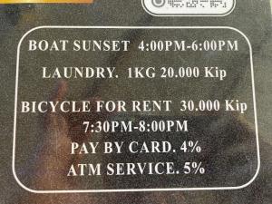 un panneau qui indique coucher de soleil sur Bard dans l'établissement Tena Guest House, à Don Det