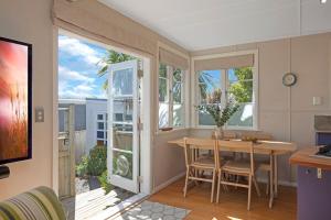 Billede fra billedgalleriet på Plum Coastal Cottage i Raumati Beach