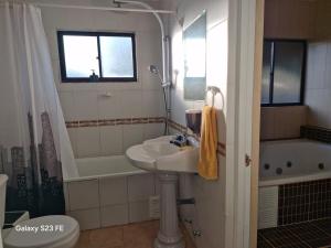 Et badeværelse på Casa Pingueral