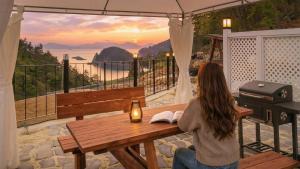 Naturlandskabet i nærheden af feriehuset + 1 billede