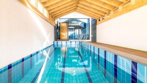 Swimmingpoolen hos eller tæt på Namhae Palace1470 Pension