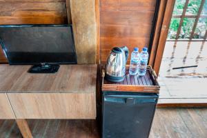 TV a/nebo společenská místnost v ubytování Ngetis Sidemen Villa & Retreat