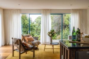 Et opholdsområde på Miro Retreat - Sun-Soaked Palm Beach