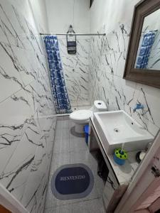 Et badeværelse på Casa de playa San Marino Camana