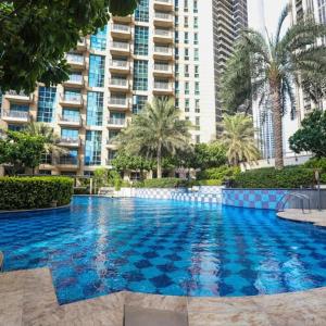 Swimmingpoolen hos eller tæt på Modern 1BR theme and Burj Khalifa View Downtown