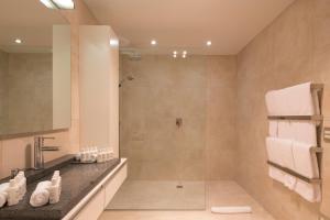 Et badeværelse på The Views and Spa 4BRM