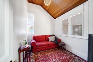 Khu vực ghế ngồi tại The Globe Cottage