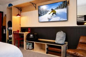 TV a/nebo společenská místnost v ubytování Hotel Expedition