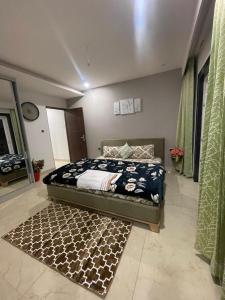 En eller flere senge i et værelse på CDS Luxury Homestay Shimla + 28 billeder