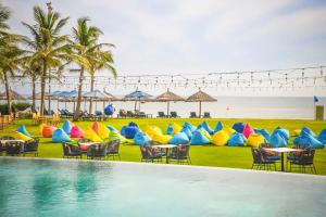Swimmingpoolen hos eller tæt på Hoi An Beachfront 5 star Resort & Apartment