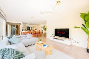 TV a/nebo společenská místnost v ubytování Seednest Gameroom &Green Oasis