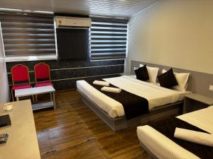 Postel nebo postele na pokoji v ubytování South Gate Residency