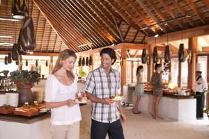 Hosté ubytování Vilamendhoo Island Resort & Spa + 37 fotografií