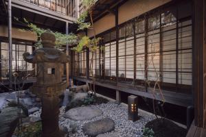 a garden in front of a building with a pagoda at 千秋楽 in Tamano