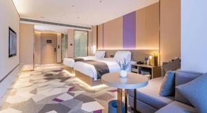 a hotel room with a bed and a couch at Lavande Hotel Tianjin Huayuan in Tianjin +129 photos