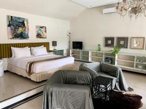 En eller flere senge i et værelse på Casa Artista By Kresna Hospitality + 144 billeder