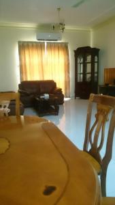 Et opholdsområde på Fursan Apartment + 8 billeder