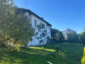 En generel udsigt til bjerge eller udsigt til bjerge taget fra villaen