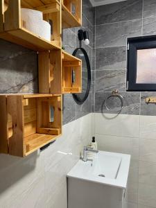 Et badeværelse på Brvnara Tarin osmeh