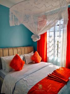 Postel nebo postele na pokoji v ubytování Makasembo breeze homes