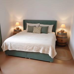 En eller flere senge i et værelse på Mein Wein Apartment