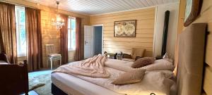 a bedroom with a large bed in a room at Charming Guesthouse farm in Hølera