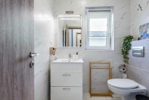 Et badeværelse på City Gardens Villa + 30 billeder