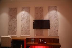 Μια τηλεόραση ή/και κέντρο ψυχαγωγίας στο B Dot