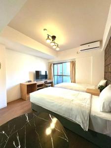 En eller flere senge i et værelse på 嵐 Arashi BNB 大国町 No8113 + 41 billeder