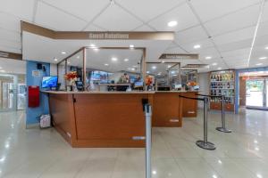 a check in counter in a shopping mall at Rodeway Inn & Suites Fort Lauderdale Airport & Cruise Port in Fort Lauderdale +96 photos