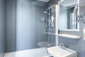 Koupelna v ubytování ibis Styles Asnieres Centre