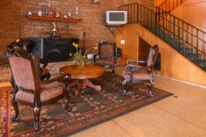 TV a/nebo společenská místnost v ubytování Ranch House Motel