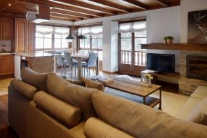 Χώρος καθιστικού στο Val de Ruda Luxe 1 by FeelFree Rentals