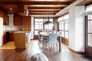 a kitchen with a table and chairs in a room at Val de Ruda Luxe 1 by FeelFree Rentals in Baqueira-Beret