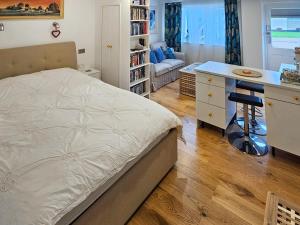 En eller flere senge i et værelse på Annexe