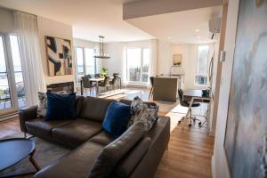 Posezení v ubytování 301 - Luxury Condo - Exceptional View & Pool + 46 fotografií