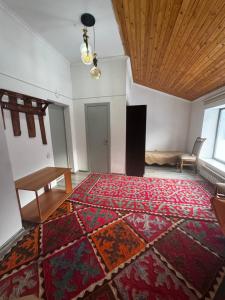 En eller flere senge i et værelse på Жайсан