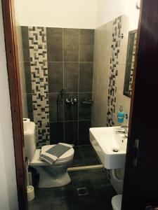 Kúpeľňa v ubytovaní Protopapas Rooms + 25 fotografií